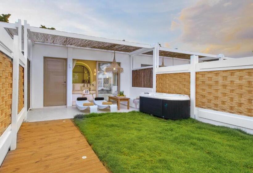 سوییت سوپریور, Oceanis Beach & Spa Resort