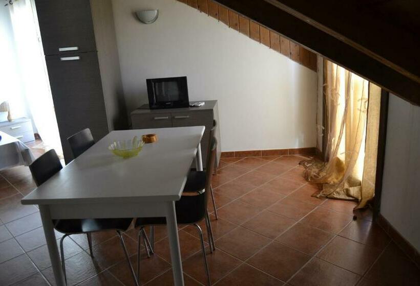 Standard Studio, Porto Antigo