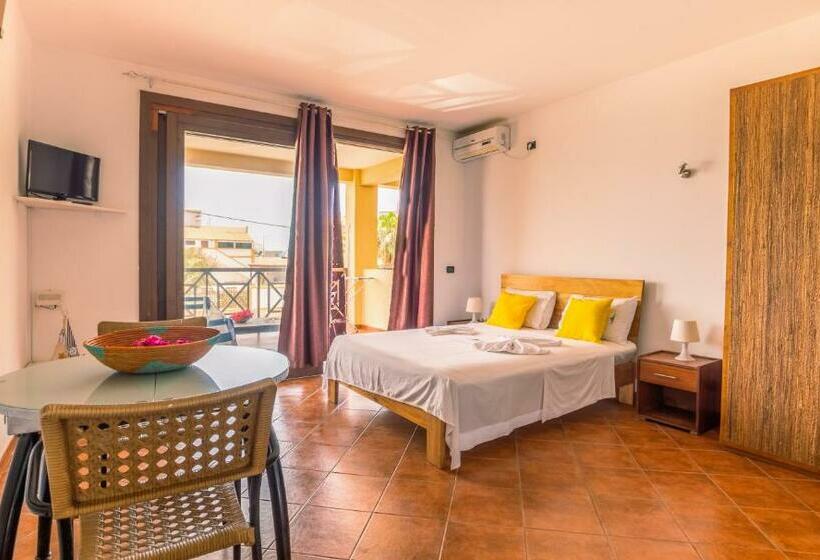 Standard Studio, Porto Antigo