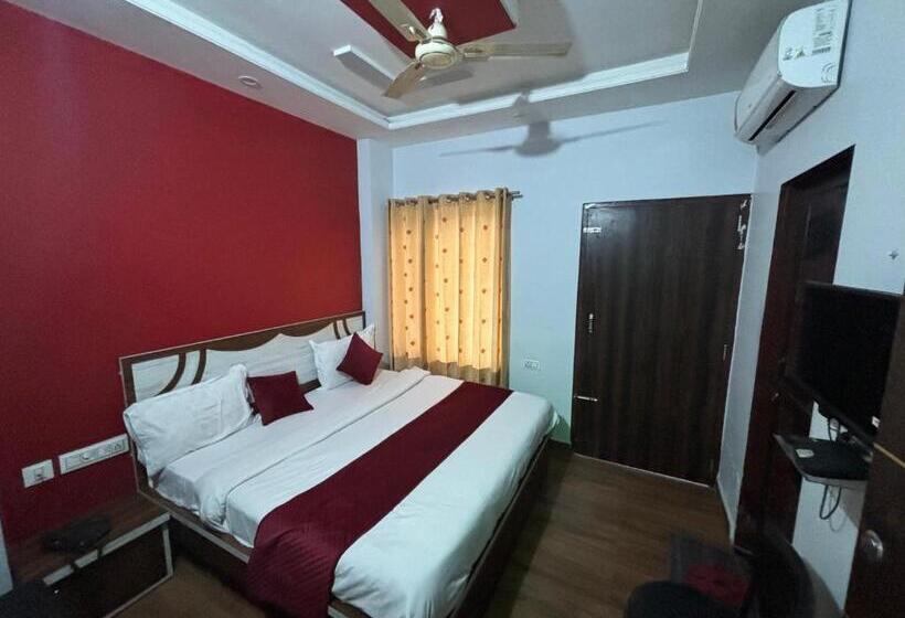 Номер Стандарт, Lakhdatar Palace