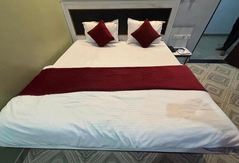 Номер Стандарт, Lakhdatar Palace