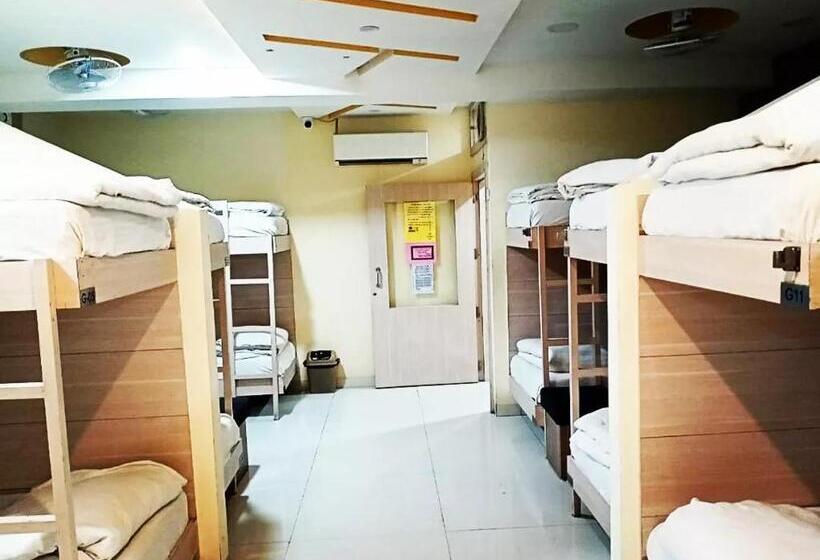 Bed in Shared Room with Shared Bathroom, Amigo