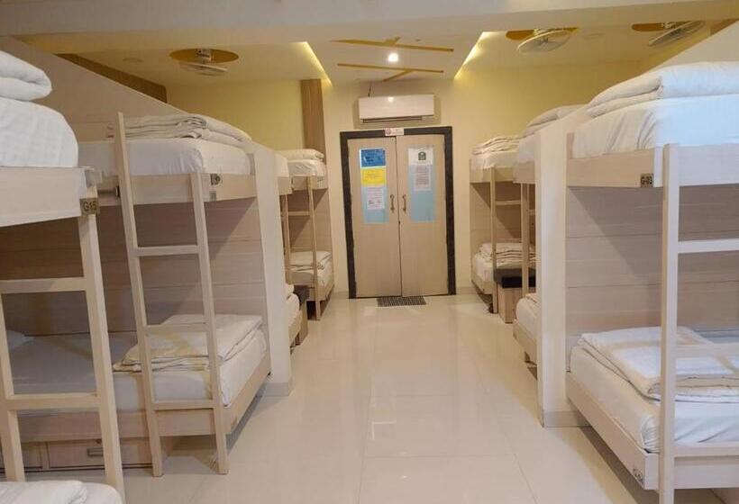 Bed in Shared Room with Shared Bathroom, Amigo