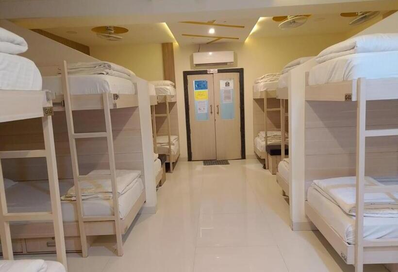 Bed in Shared Room with Shared Bathroom, Amigo