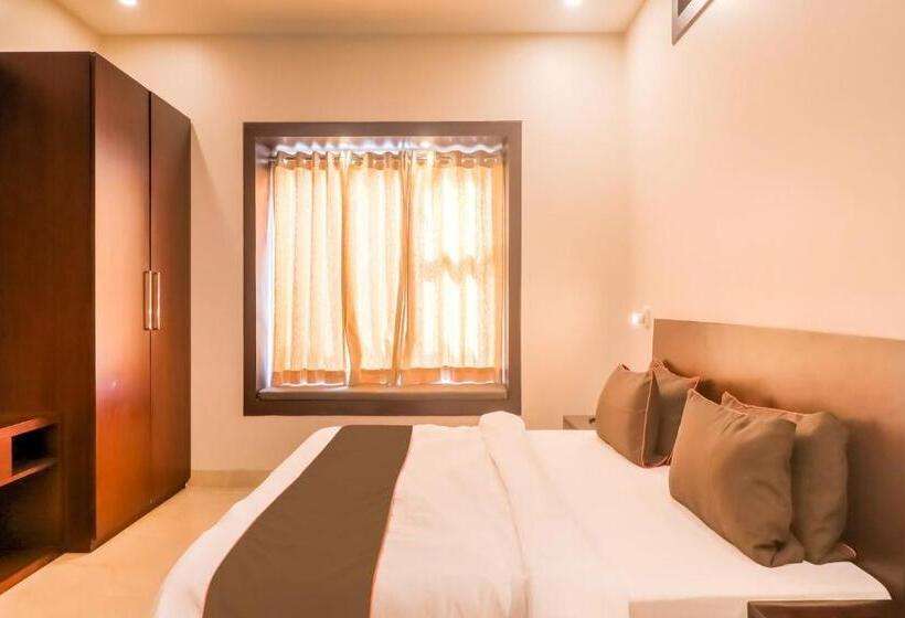 اتاق استاندارد سه تخته با چشم‌انداز, Super Townhouse Amaraa Farms Near Lulu Hypermarket