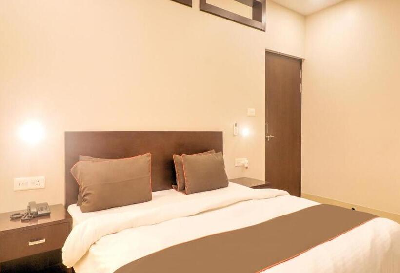 اتاق استاندارد سه تخته با چشم‌انداز, Super Townhouse Amaraa Farms Near Lulu Hypermarket