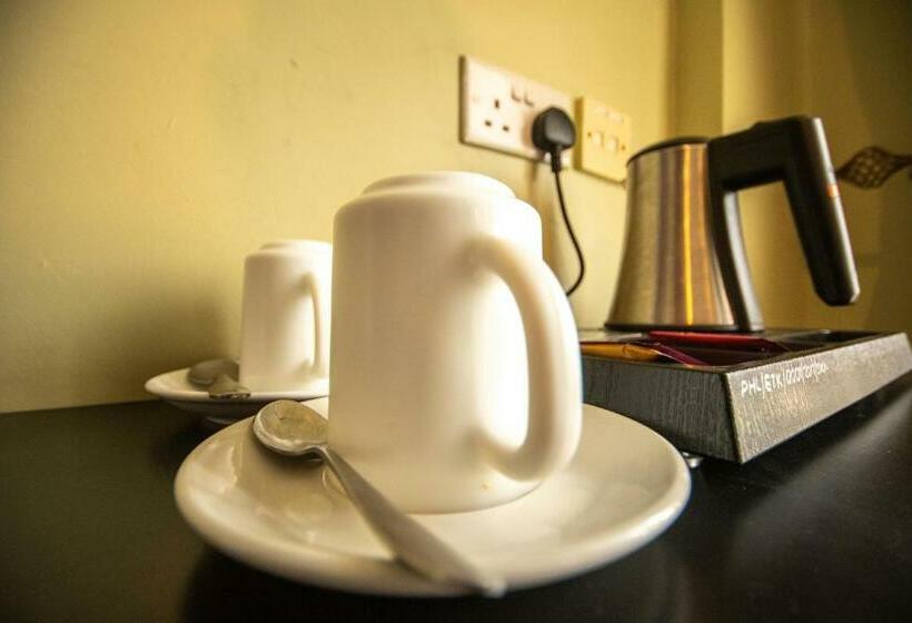 חדר דלוקס לשלושה, Panone Hotels   King Ori Kilimanjaro Airport