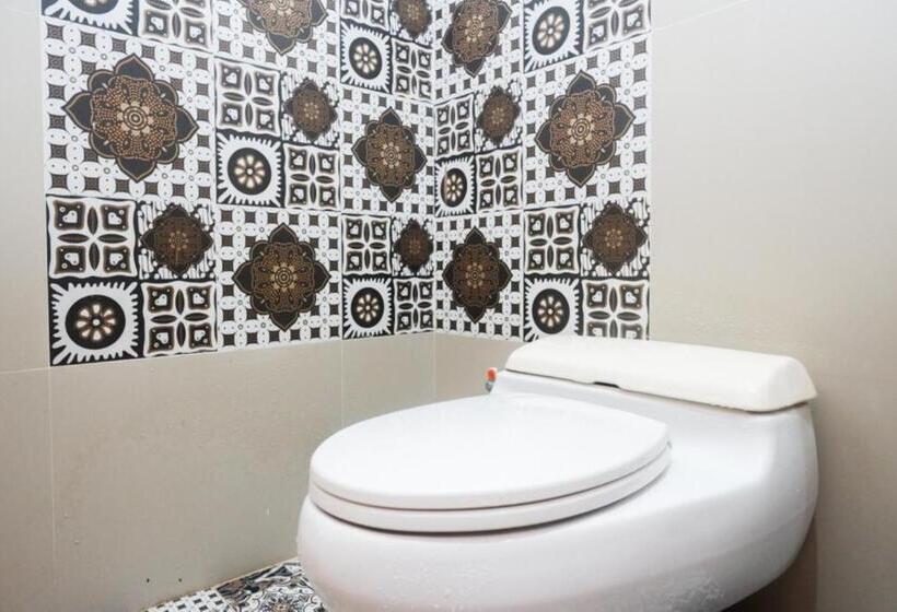 Полулюкс, Urbanview Hotel Blok O International By Reddoorz