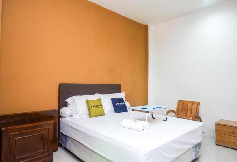 Номер Economy, Urbanview Hotel Blok O International By Reddoorz