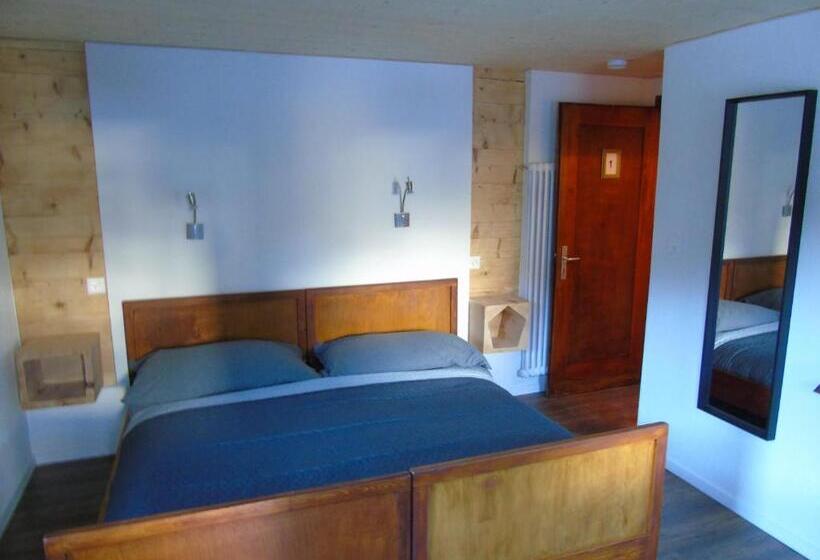 Номер Стандарт с Балконом, Room's Chez Beni