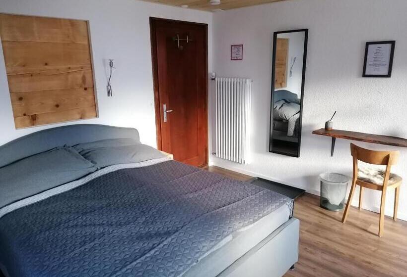 Номер Стандарт с Балконом, Room's Chez Beni