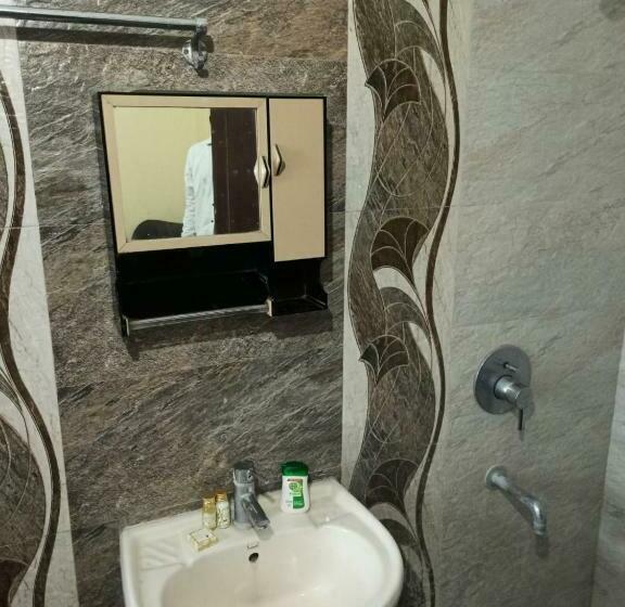 اتاق لوکس, Relax Inn