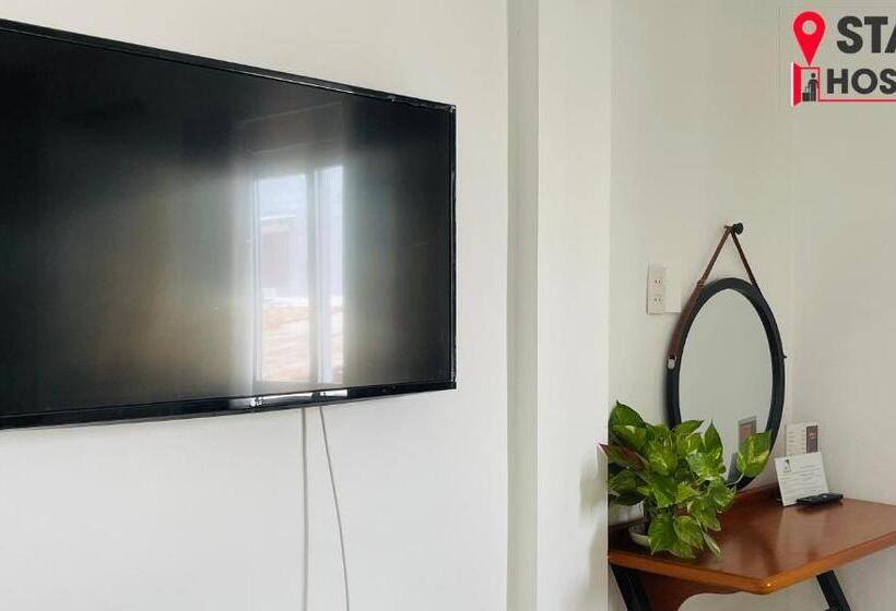 استودیو استاندارد با بالکن, Stay Hostel 2 350m From The Ferry