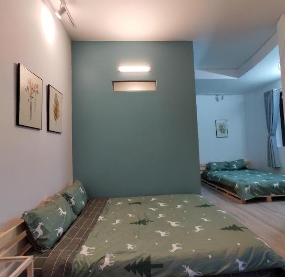 اتاق استاندارد چهارنفره با بالکن, Stay Hostel 2 350m From The Ferry