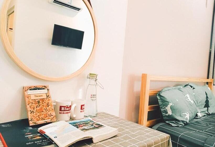 استودیو استاندارد با بالکن, Stay Hostel 2 350m From The Ferry