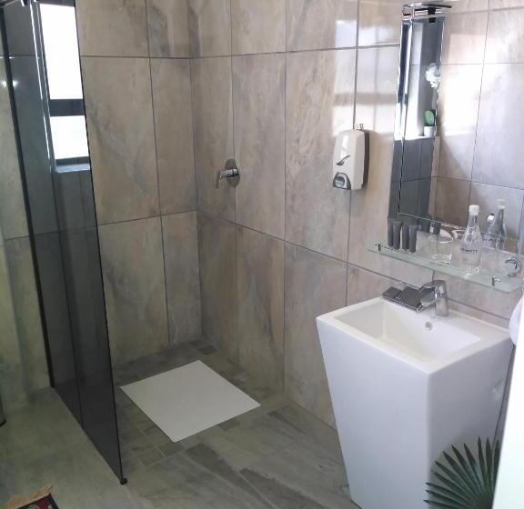 غرفة سوبيريور سرير كينج, Ashwood The Ridge Boutique