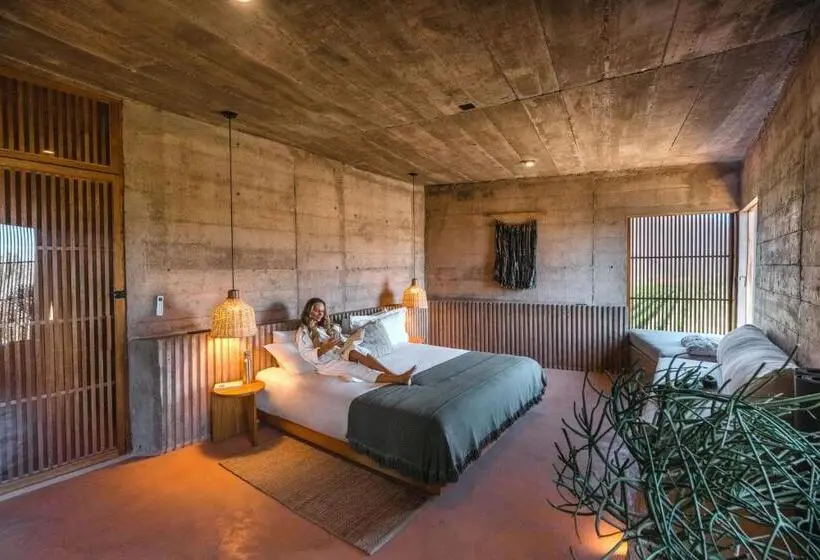マスタールーム, Paradero Todos Santos Exclusive Experiences Included