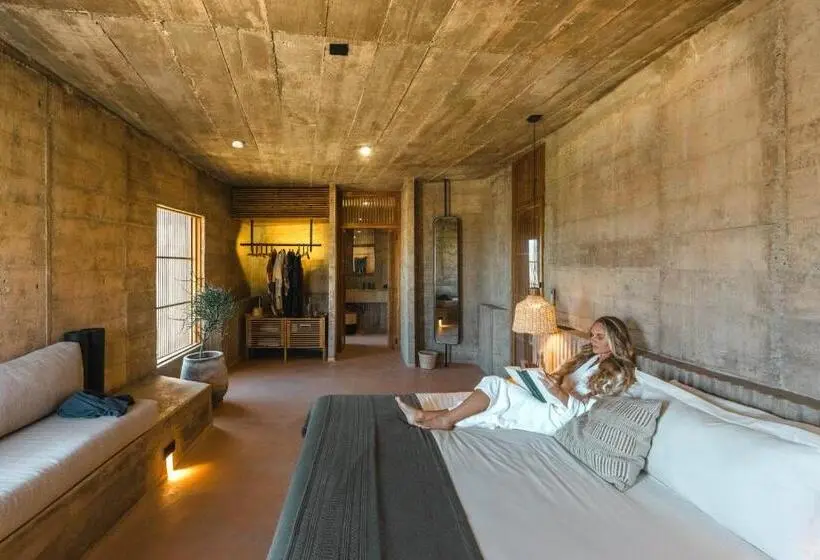 マスタールーム, Paradero Todos Santos Exclusive Experiences Included