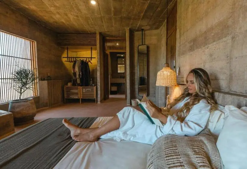 マスタールーム, Paradero Todos Santos Exclusive Experiences Included