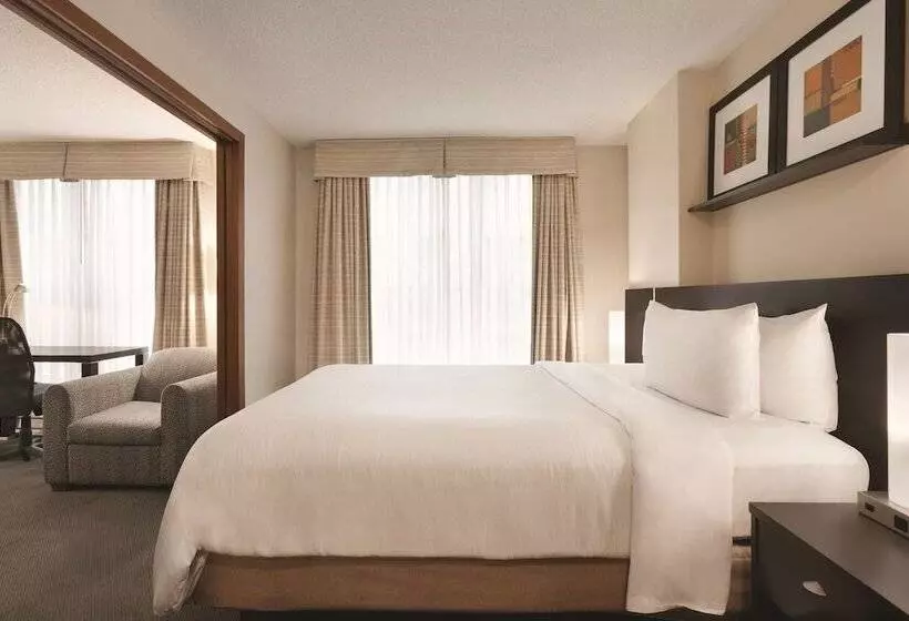 デラックススイート, Embassy Suites Montréal By Hilton