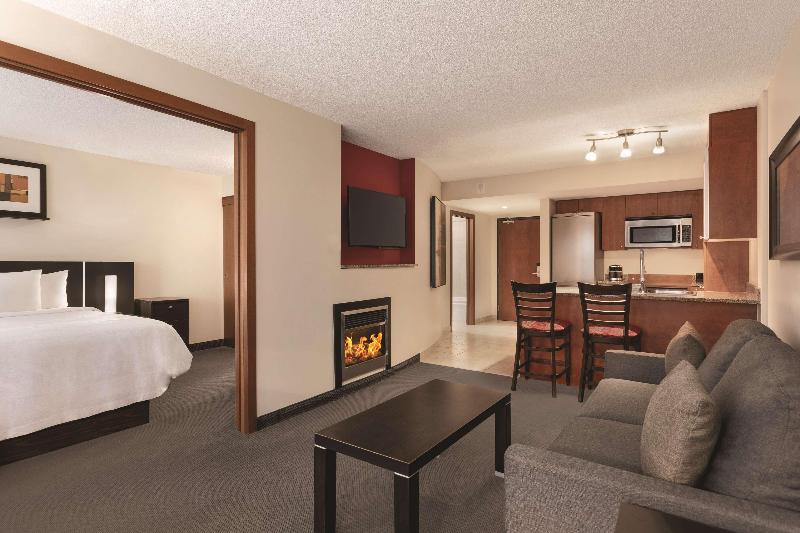 带大床的套房, Embassy Suites Montréal By Hilton