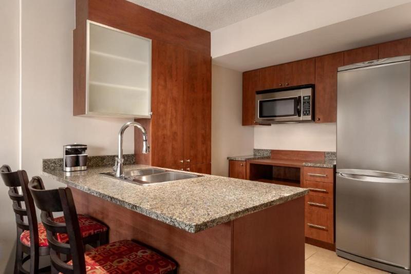 高级套房, Embassy Suites Montréal By Hilton
