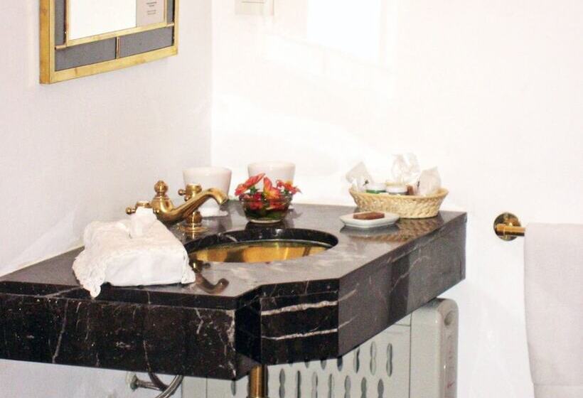 חדר בסיסי, Estancia Ave Maria