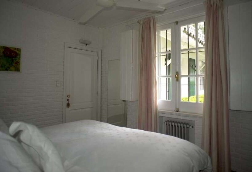 חדר בסיסי, Estancia Ave Maria