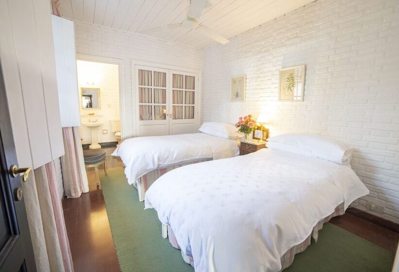 חדר בסיסי, Estancia Ave Maria