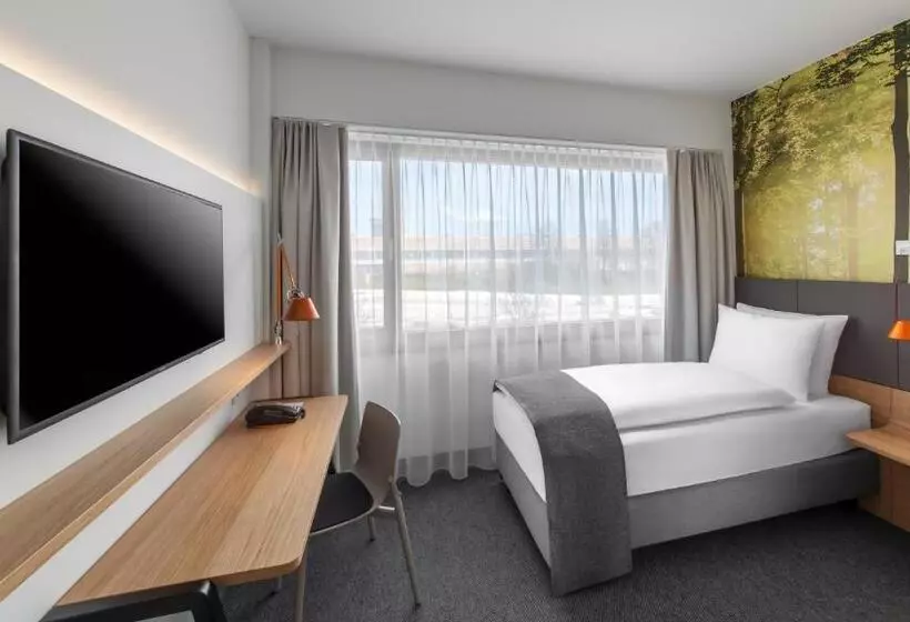 身障者適用スタンダードルーム, Holiday Inn Munich   Leuchtenbergring, An Ihg