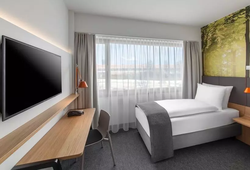 身障者適用スタンダードルーム, Holiday Inn Munich   Leuchtenbergring, An Ihg