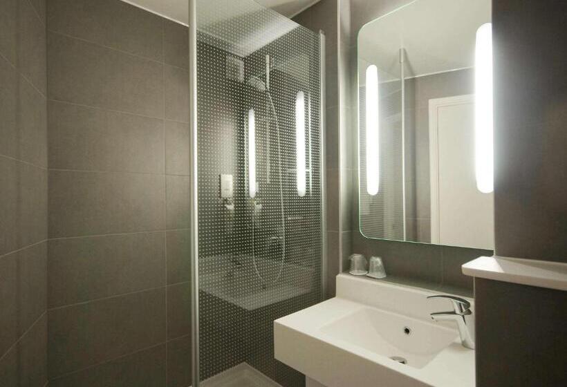 חדר משפחתי, Ibis London Heathrow Airport