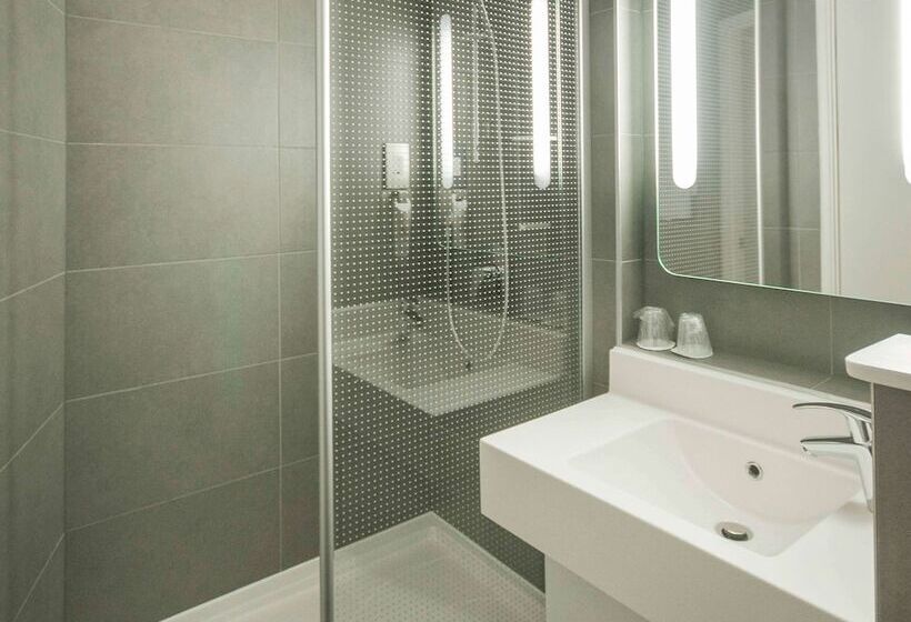 חדר משפחתי, Ibis London Heathrow Airport