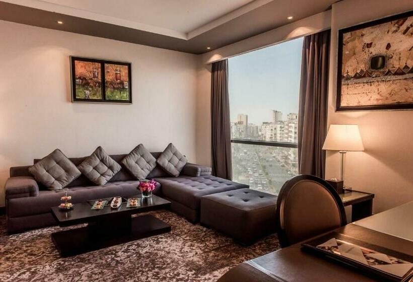 סוויטת ג'וניור, Kenzi Tower