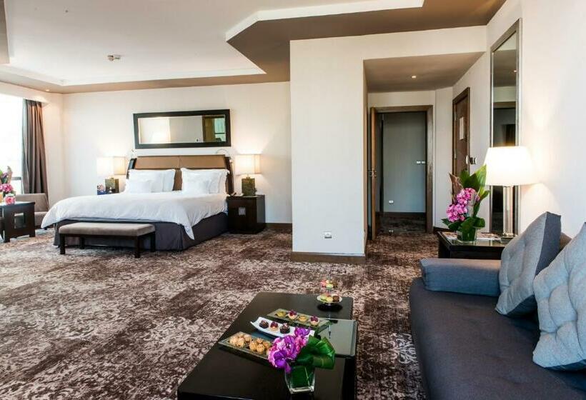 סוויטת ג'וניור, Kenzi Tower