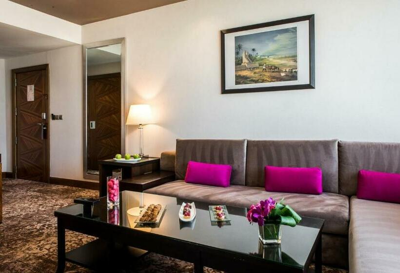 סוויטת ג'וניור, Kenzi Tower