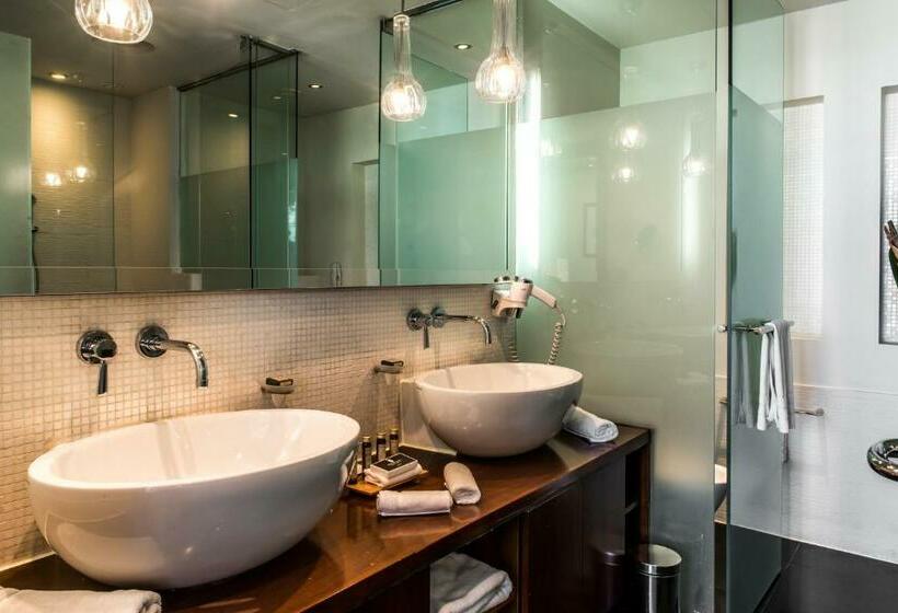 חדר דלוקס יחיד, Kenzi Tower