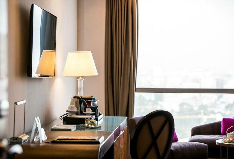 סוויטת סניור, Kenzi Tower