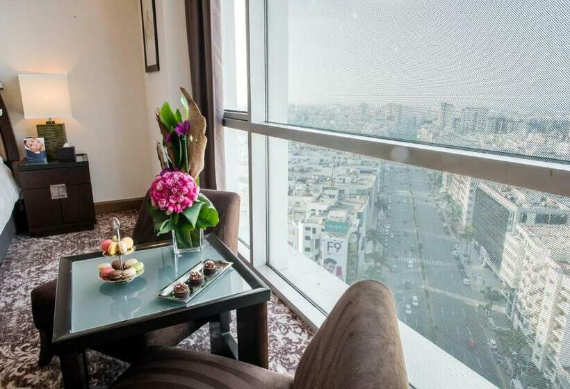 חדר דלוקס יחיד, Kenzi Tower