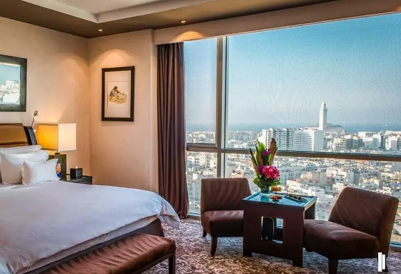 اتاق لوکس یک تخته, Kenzi Tower
