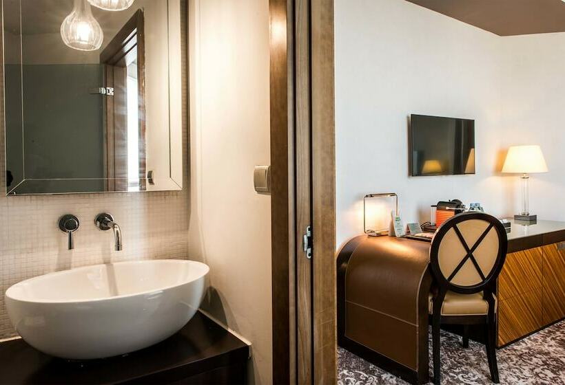 חדר דלוקס יחיד, Kenzi Tower