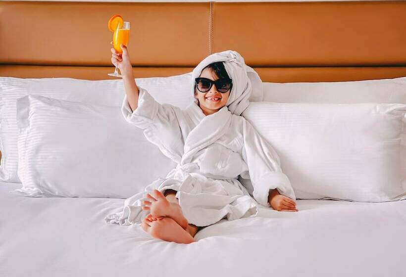 חדר דלוקס יחיד, Kenzi Tower