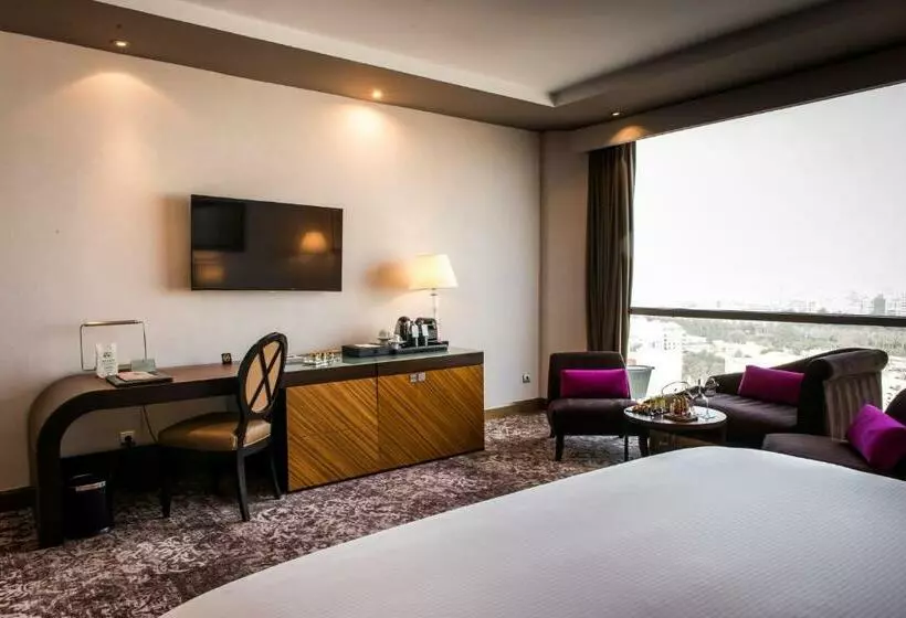 اتاق سوپریور یک تخته, Kenzi Tower