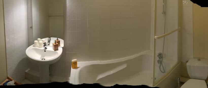 スタンダードトリプルルーム, La Lézardière