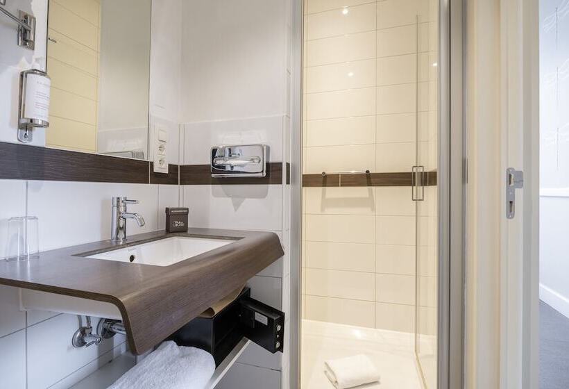 اتاق استاندارد یک نفره, Made In Louise