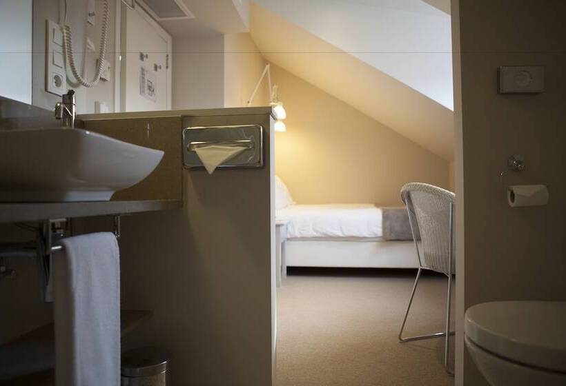 اتاق استاندارد یک نفره, Made In Louise