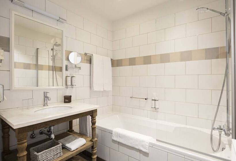 اتاق سوپریور, Made In Louise