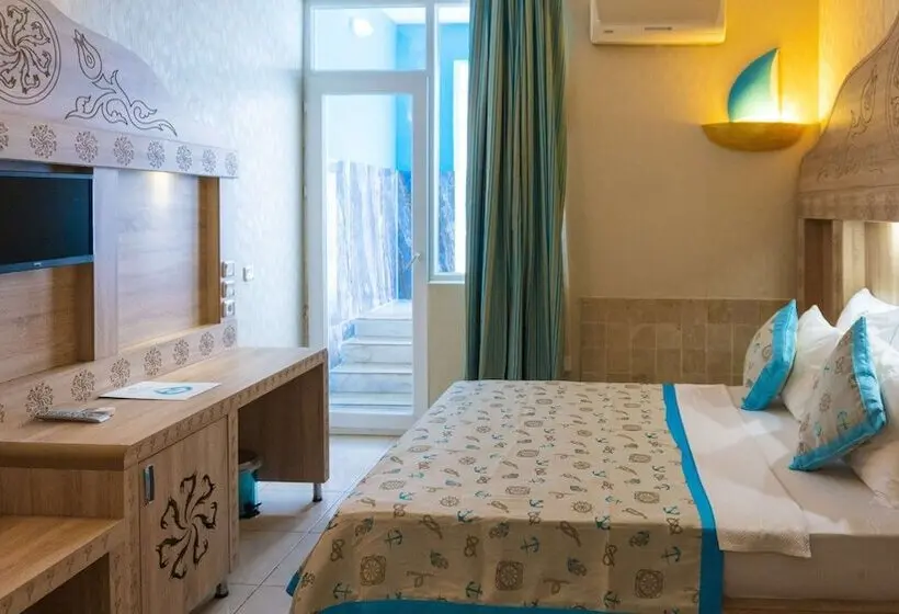 Standard swim-up room, Miarosa Kemer Beach