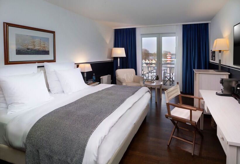 Superior room with lake view, Precise Resort Hafendorf Rheinsberg