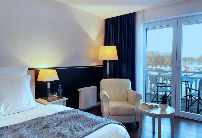 Superior room with lake view, Precise Resort Hafendorf Rheinsberg